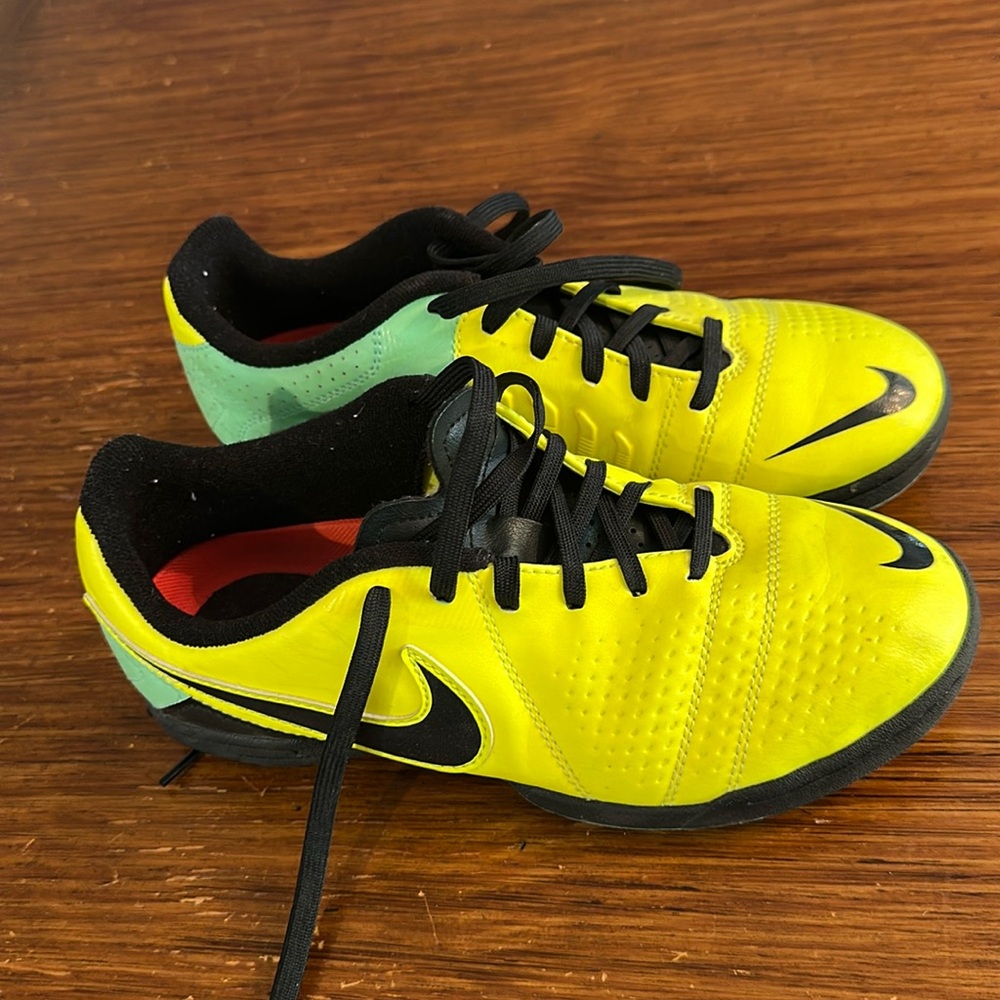 Nike youth turf shoes